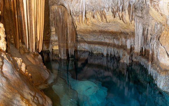 Exploration de la grotte marine de Cala Falcó
