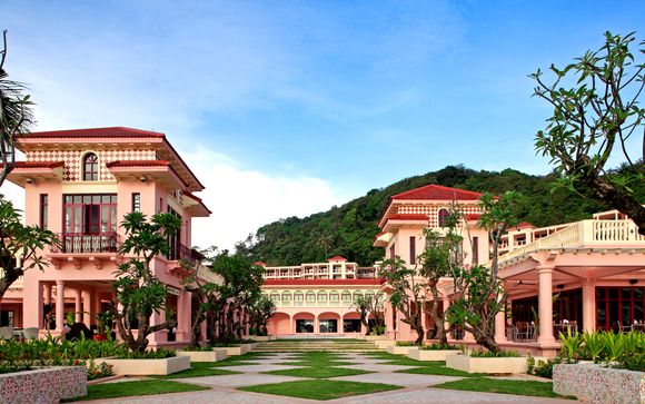 Poussez les portes du Centara Grand Beach Resort Phuket 5*