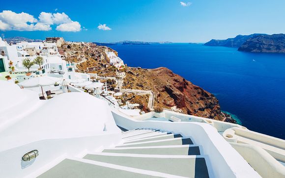 Luna Santorini Suites