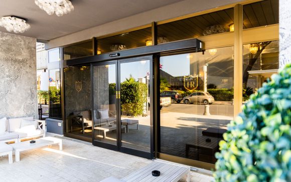 Rouge Hotel International 4*