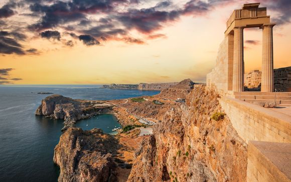 Escursione verso Lindos in barca a vela al tramonto