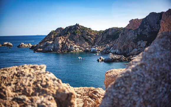 Escursione in barca a Capo Ferrato con soste per lo snorkeling