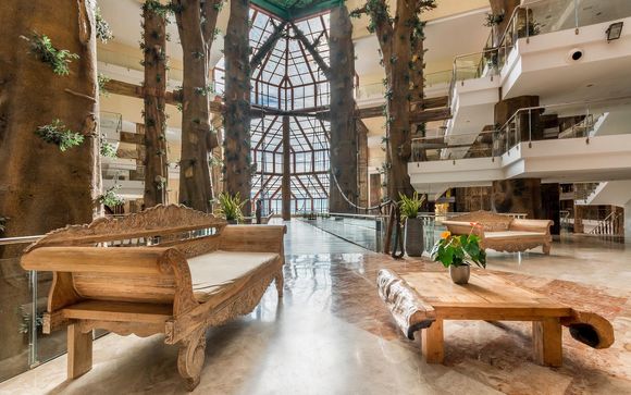 L'Holiday World Polynesia Hotel 4*