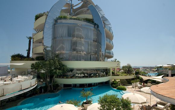Waldorf Hotel 5*L