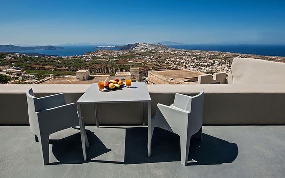 Il Luna Santorini Suites and Villas 4*