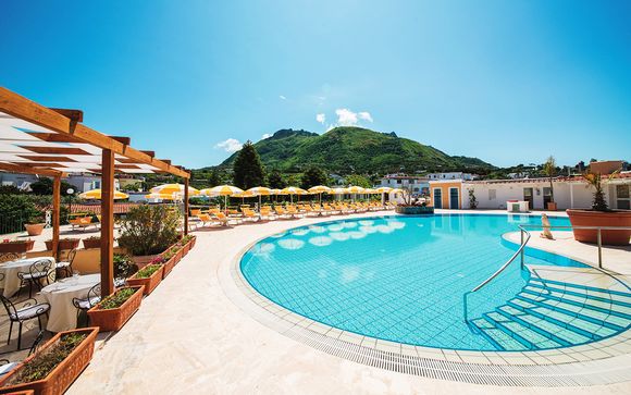 Relax e benessere a 4* nel cuore verde dell'isola
