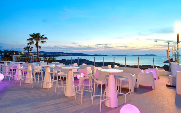 Rilassante soggiorno mare con vista sulla baia di San Antonio