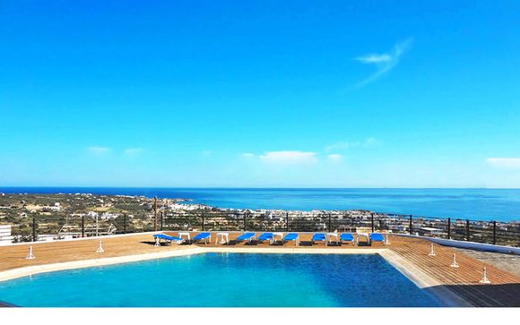 Amazones Village Suites 4*