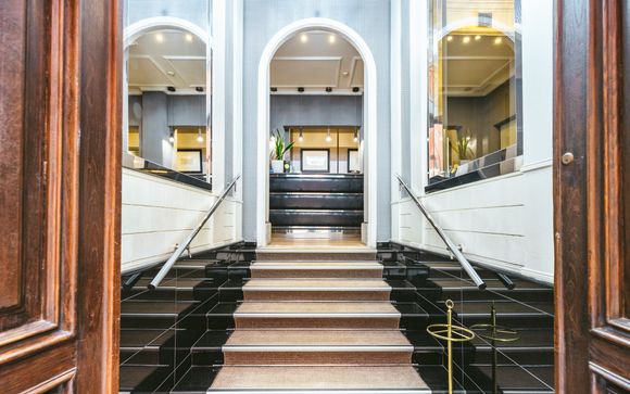 Royal Court Hotel 4*