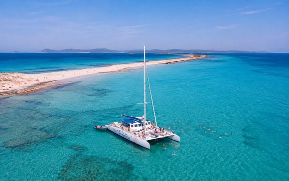 Catamaran excursion with on board barbecue (5 hours)