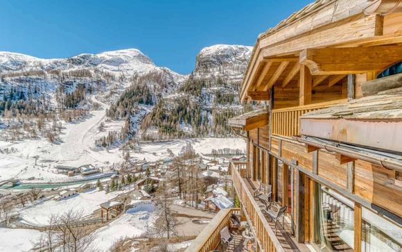 Banksy Tribute Chalet & Chalet Raven