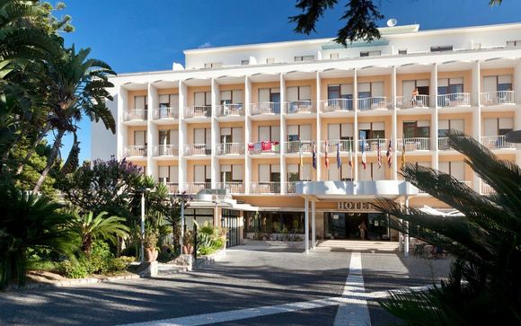 Grand Hotel Moon Valley 4*
