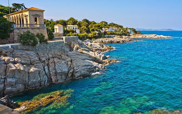 Stunning Mediterranean Views & Four-Star Luxury