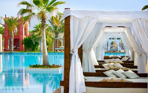 Beachfront Luxury with Exclusive Nightclub Access