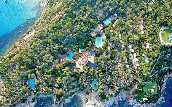 Extensive Resort in a Beautiful Island Setting