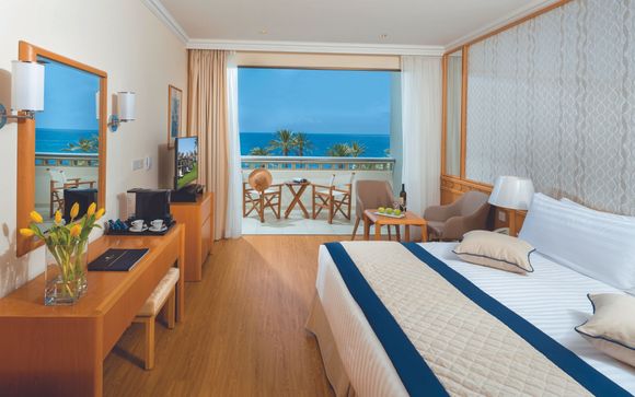 Constantinou Bros Athena Beach Hotel 4* - Cipro - Fino a -70% | Voyage Privé